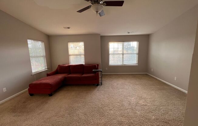 3 beds, 2.5 baths, $1,725, Unit Unit 101