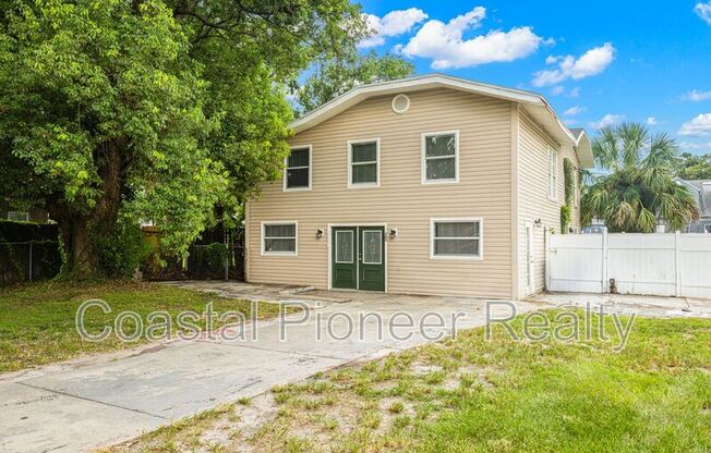 305 E HANNA AVE