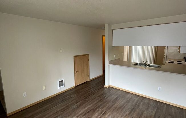 2 beds, 1.5 baths, $1,475, Unit 366-5