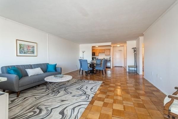8 Whittier Pl