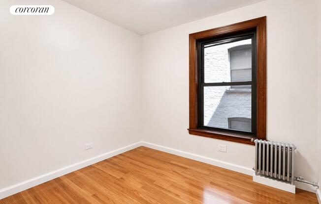505 W 122 ST