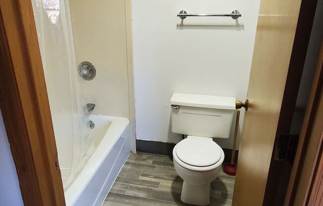 Studio, 1 bath, $600, Unit #4