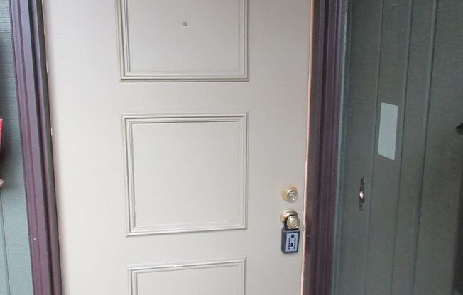 One Bedroom Apartment Close to Downtown