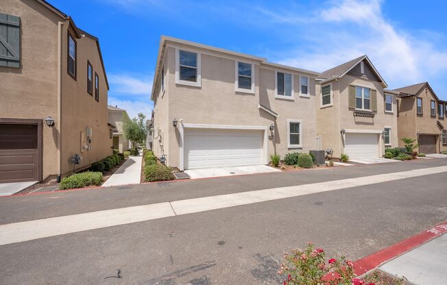 4 beds, 3 baths, $2,900