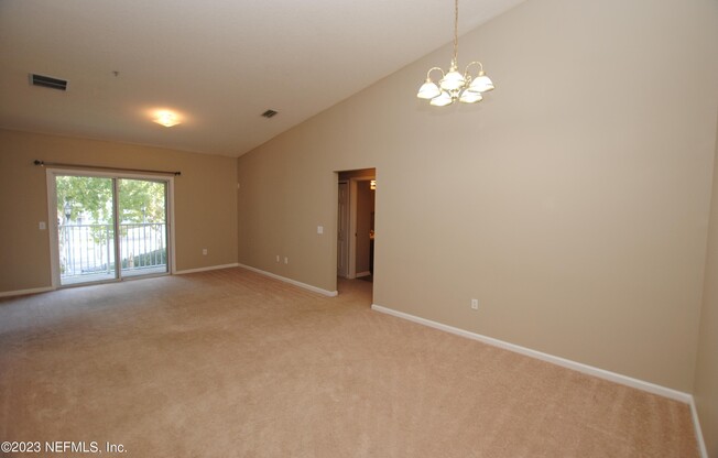 6112 MAGGIES CIR