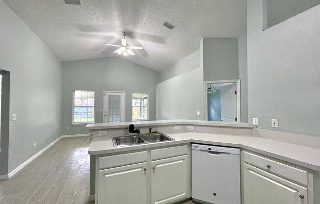 Newly renovated 3-bedroom home available now in Orange Park South!