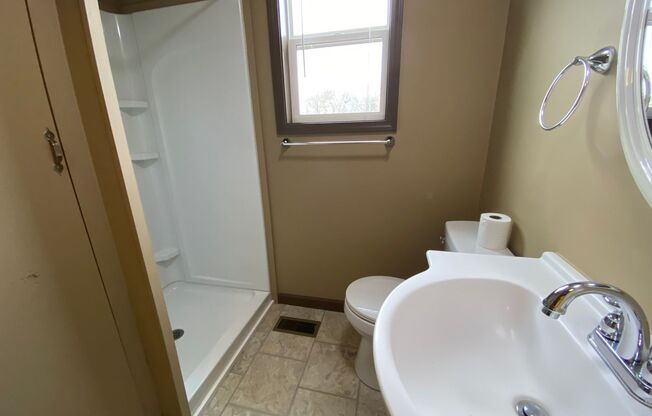 2 beds, 1 bath, $1,450