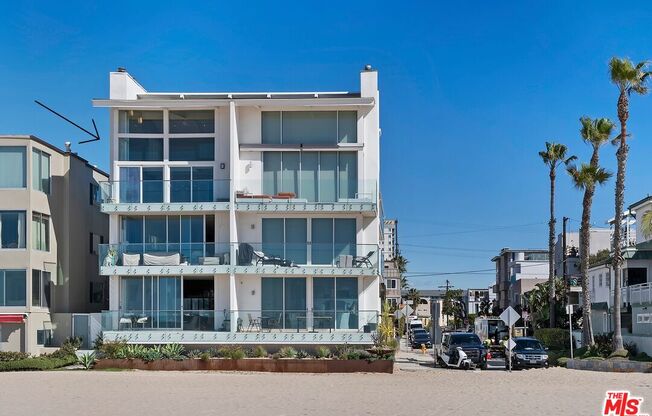 1 Driftwood St
