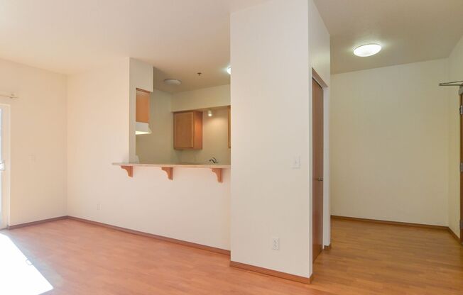 2 beds, 1 bath, $1,700, Unit 206