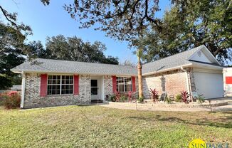 Gorgeous 3 Bedroom home in Navarre!