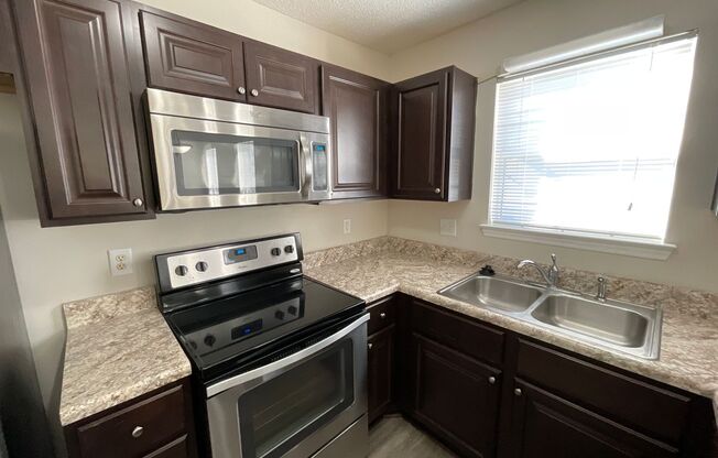 2 beds, 2 baths, 1,270 sqft, $1,500, Unit 2726-5 Upstairs 2BR 2BA Remodel Summit Pet Friendly