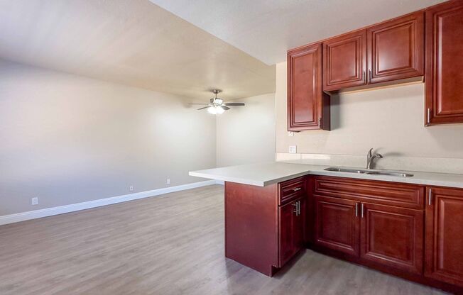 2 beds, 1 bath, $1,975, Unit 4968-08