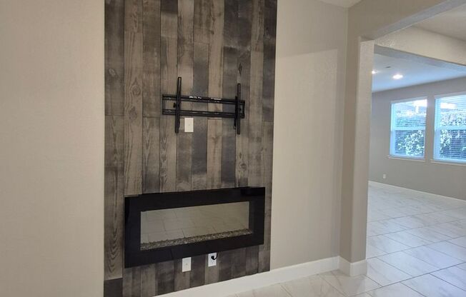 Gorgeous 4bd/2.5ba Two Story Home In Roseville!