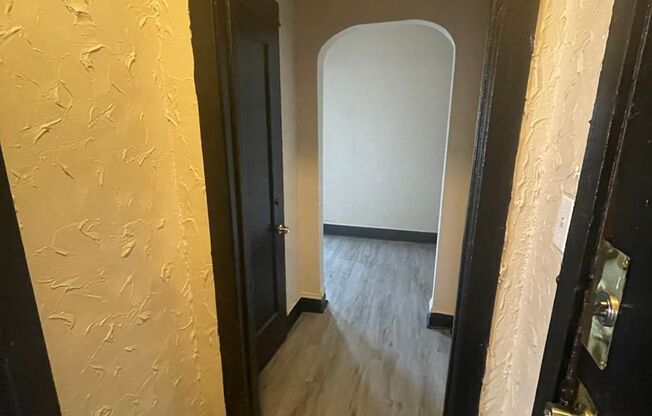 4 beds, 2 baths, $1,850, Unit 5400-2