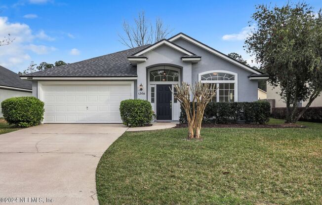 Beautifully updated 3 bedroom/2 bathroom home In Julington Creek Plantation!