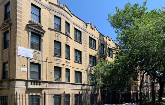 4834 W Adams LLC
