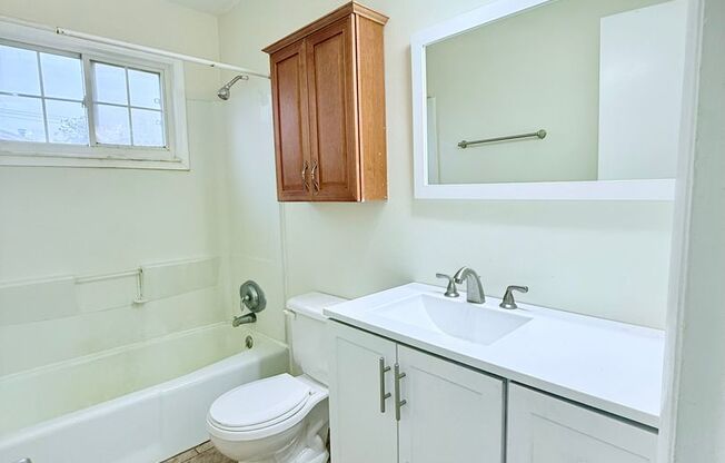 2 beds, 1 bath, $1,150, Unit 815