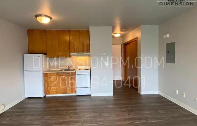 Studio, 1 bath, 372 sqft, $945, Unit Unit 13