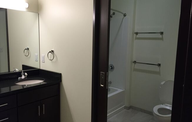 2 beds, 1 bath, 918 sqft, $2,500, Unit 219