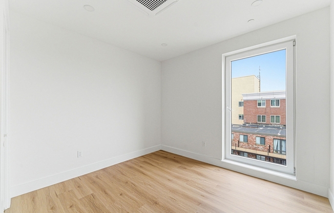 3 beds, 2 baths, 1,046 sqft, $6,125, Unit 602