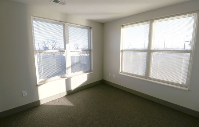2 beds, 1 bath, 800 sqft, $1,400, Unit 2222-101