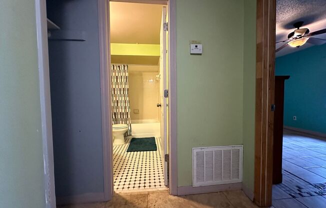 Charming East Orlando Home Close to UCF, Shopping & Dining