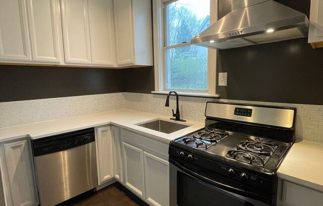 Updated 3 Bedroom home with modern amenities!