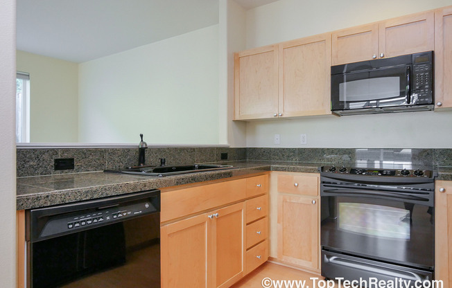Fabulous 3 BD* 2.5 BA In Popular Arbor Reserve Townhome Community! **Minutes From Tanasbourne Shopping Center** Spectacular Location!*