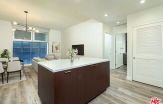 630 W 6th Street