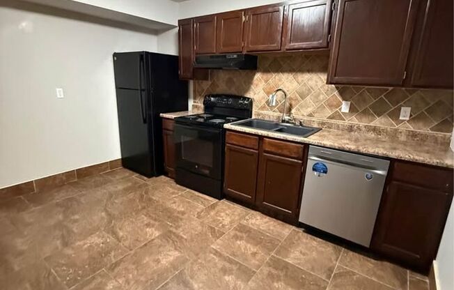 2 beds, 1.5 baths, 1,000 sqft, $875, Unit 6