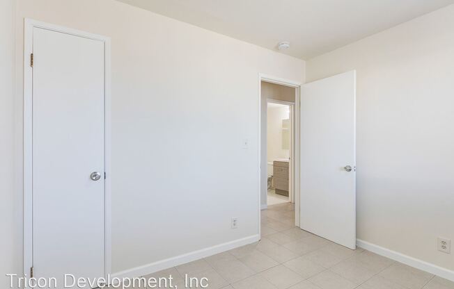 1729 E15th St #4