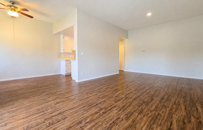 3 beds, 2 baths, 1,350 sqft, $2,898, Unit 33
