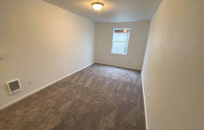 3 beds, 1 bath, 1,080 sqft, $1,850, Unit 1362-4