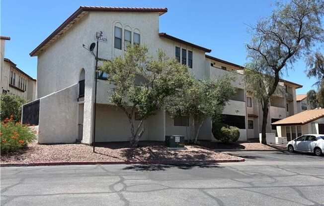 2 Bed, 2 Bath condo ready for move in!