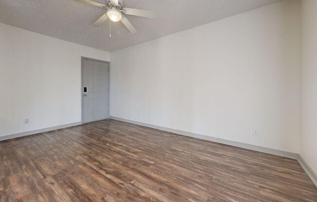 1 bed, 1 bath, 652 sqft, $899, Unit 432