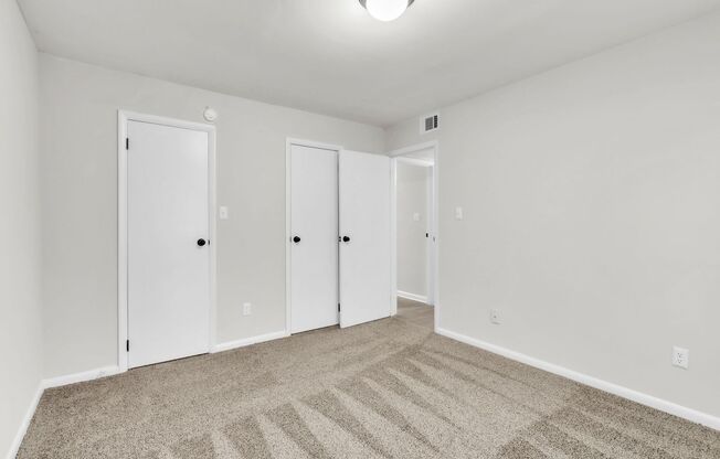 2 beds, 1 bath, 720 sqft, $1,209, Unit E8