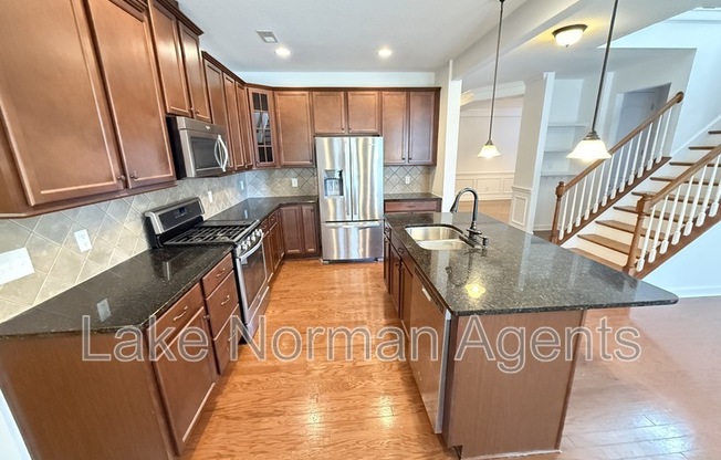 111 EDENTON LN