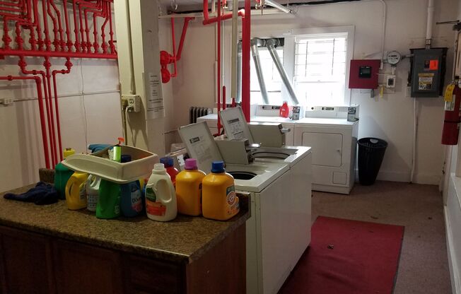 2 beds, 1 bath, 1,100 sqft, $1,275, Unit 17