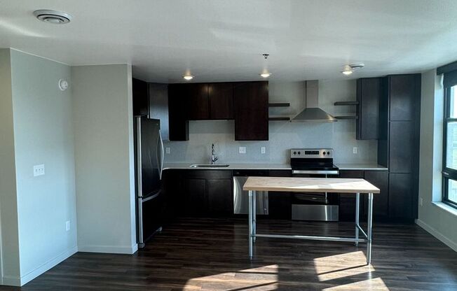 2 beds, 1.5 baths, 1,338 sqft, $1,650, Unit C-309