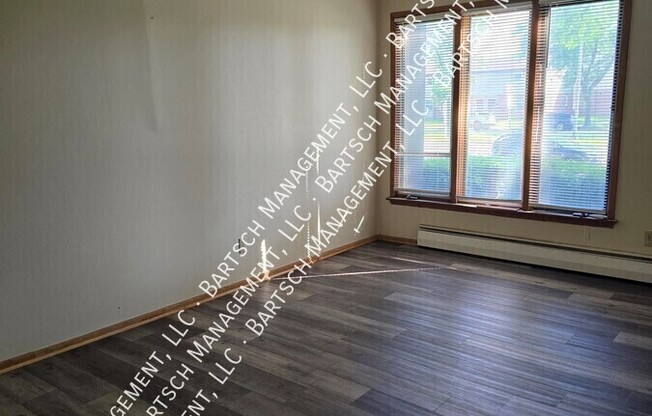 8914 W APPLETON AVE