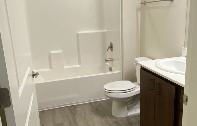 3 beds, 2 baths, 1,211 sqft, $2,400, Unit 3910-202
