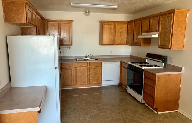 3 beds, 2 baths, $1,523, Unit # 3