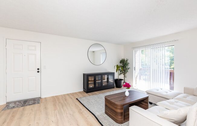 2 beds, 1 bath, 940 sqft, $1,375, Unit 05/01/8565