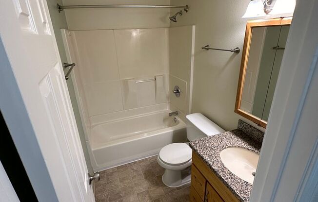 2 beds, 1 bath, 850 sqft, $1,600, Unit 34