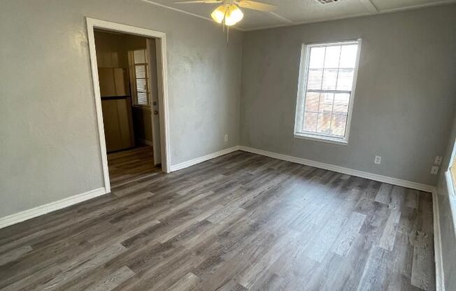 1 BEDROOM 1 BATHROOM DUPLEX FOR LEASE AVAILABLE NOW!!