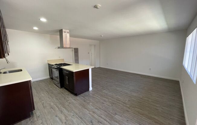 2320 Vanderbilt Ln