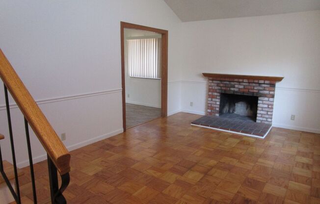 1001 MOCKINGBIRD LN