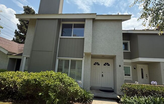 Irvine Townhome in Desirable Deerfield Neighborhood