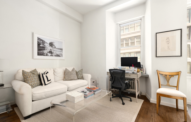 4 LEXINGTON AVE