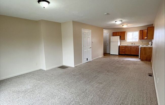 2 beds, 1.5 baths, 850 sqft, $899, Unit 114 Deer Run Circle